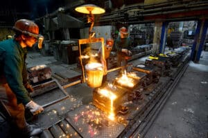 Foundry worker casting